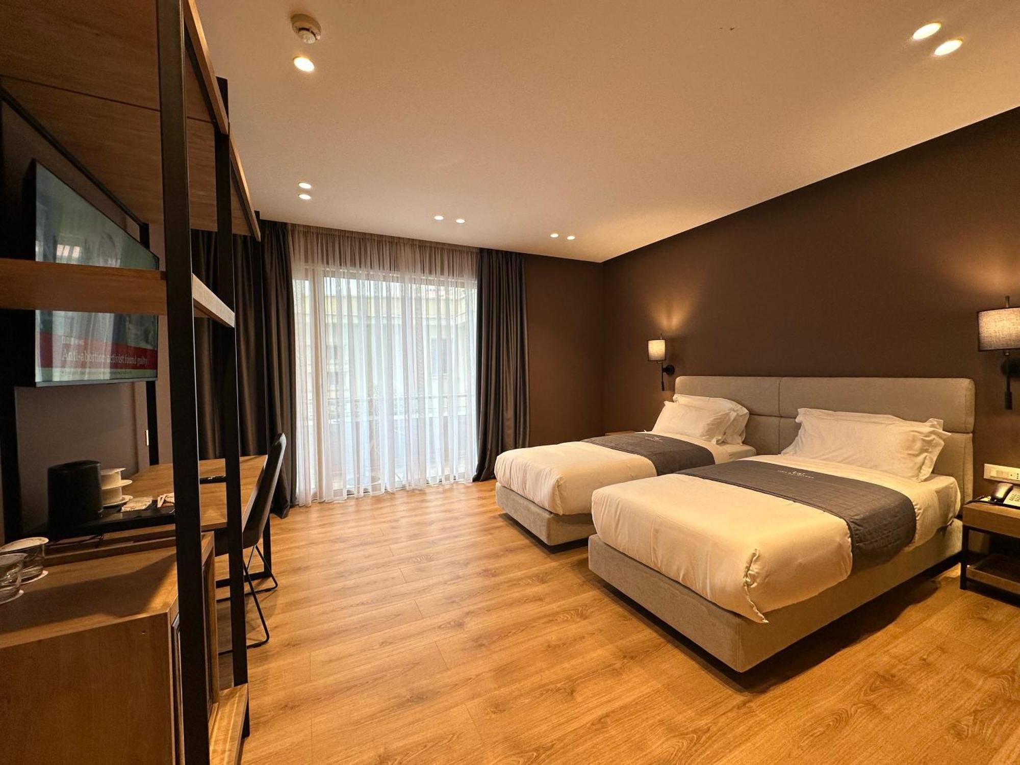 Mulaj Hotel Tirana Zewnętrze zdjęcie